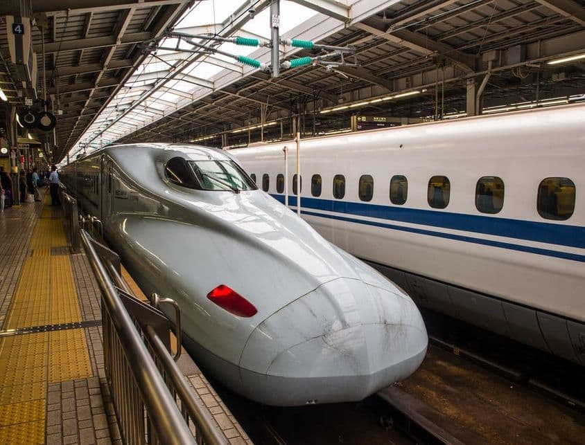 Trem de alta velocidade Shinkansen, símbolo mais famoso da tecnologia japonesa.