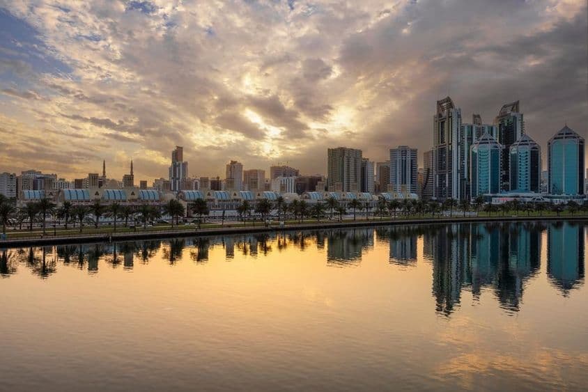 O icônico edifício dos Souqs Centrais de Sharjah.