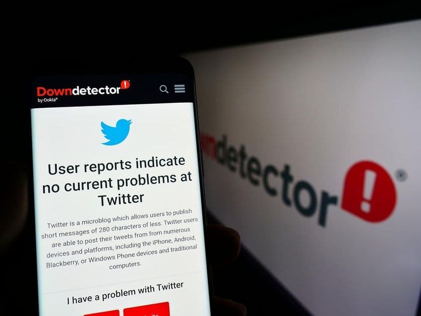 Downdetector reportando status no Twitter.
