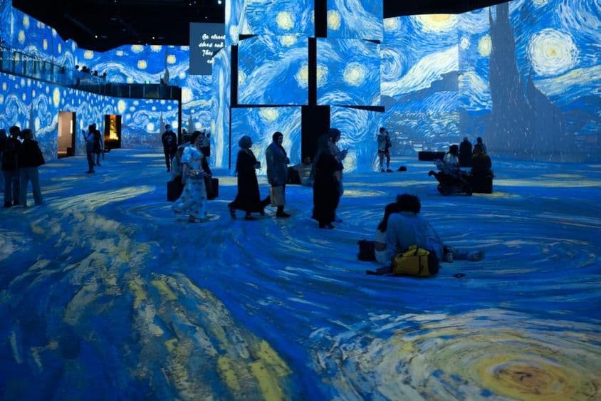 A grandiosa projeção artística na exposição Van Gogh.