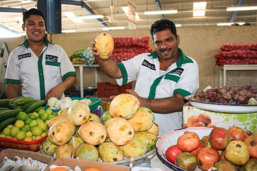 Em um mercado de frutas e vegetais em Dubai, Emirados Árabes Unidos.