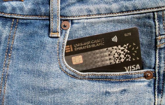 Cartão de crédito plástico Visa do Emirates Islamic Bank.