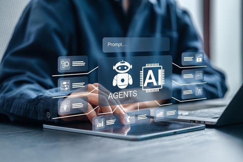 Profissionais de negócios usando plataformas de IA com agentes de IA.