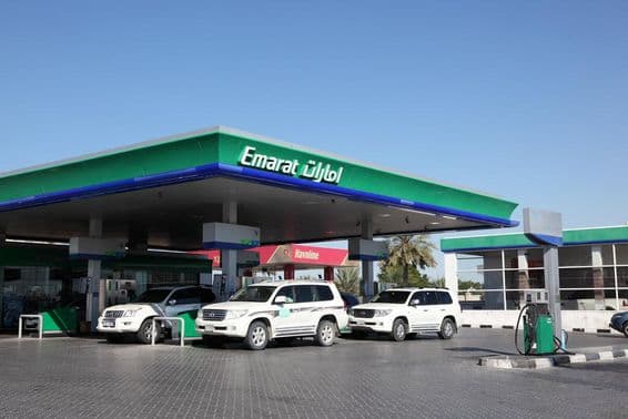 Posto de gasolina Emarat nos Emirados Árabes Unidos na cidade de Sharjah.
