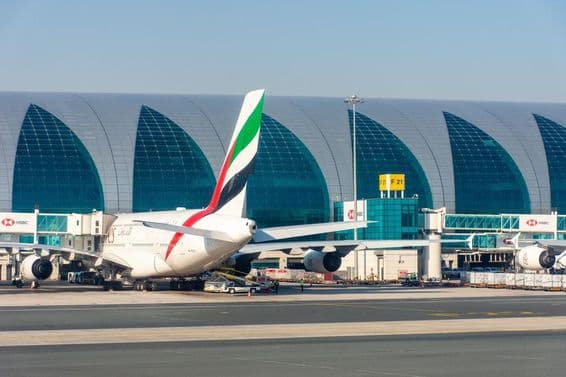 A frota de aeronaves da Emirates Airlines no Aeroporto Internacional de Dubai.