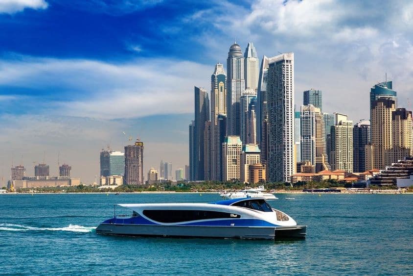 Marina de Dubai em um dia ensolarado, Emirados Árabes Unidos.