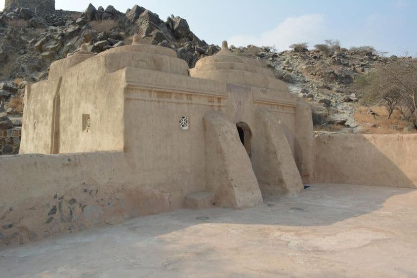 A Mesquita Al Bidya em Fujairah, Emirados Árabes Unidos.