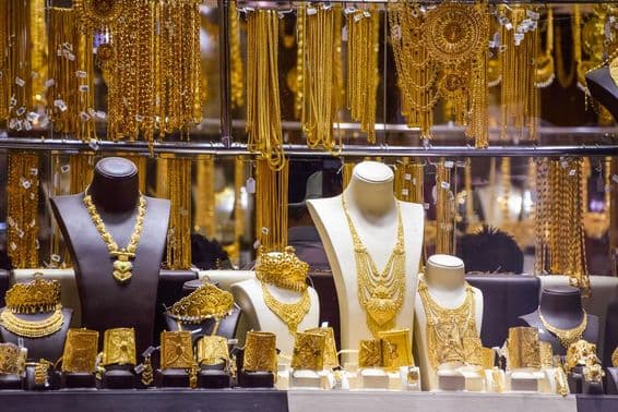 Ouro no famoso Souk do Ouro no mercado Deira de Dubai.