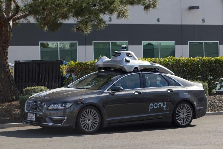 Teste da startup autônoma da Pony.ai no campus da empresa.