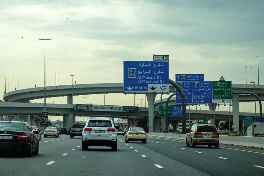Dubai, estradas entre os Emirados.