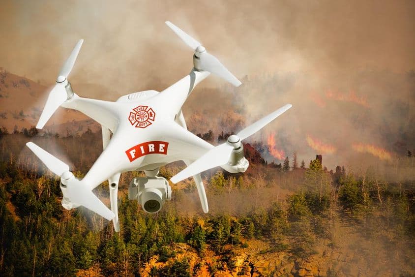 Drone do sistema de aeronaves não tripuladas (UAS) do corpo de bombeiros.
