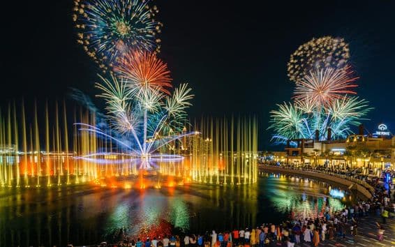 Fogos de artifício de Diwali no The Pointe Palm Jumeirah em Dubai.