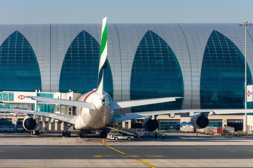 Frota de aeronaves da Emirates Airlines no Aeroporto Internacional de Dubai.