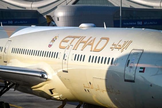 Aeronave com a pintura da Etihad Airways em Dubai.