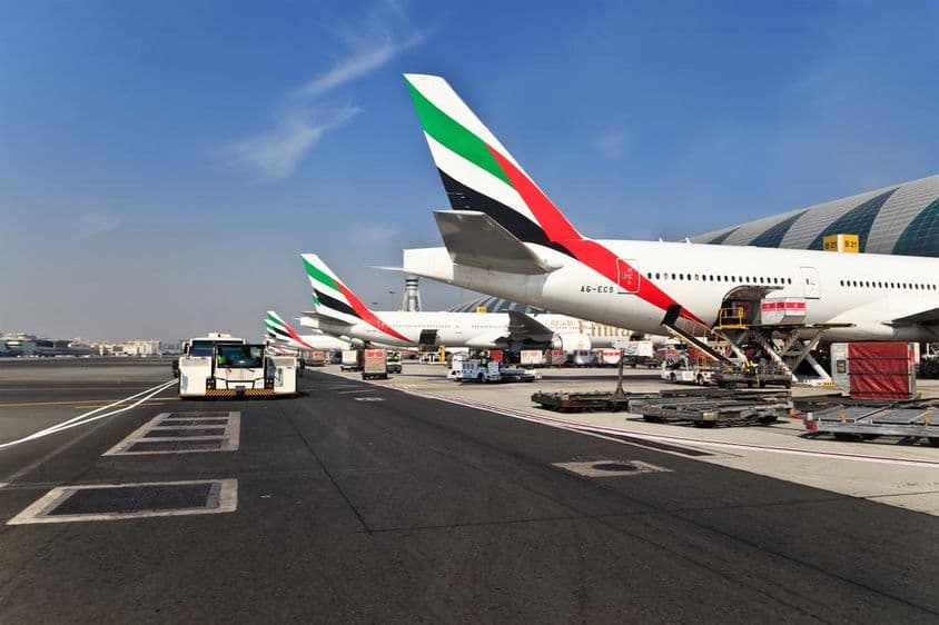 Aviões da Emirates no aeroporto de Dubai.