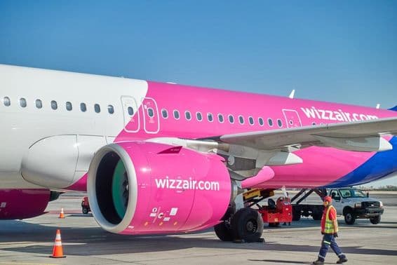 Avião A321 da Wizz Air. Aeroporto de Yerevan.