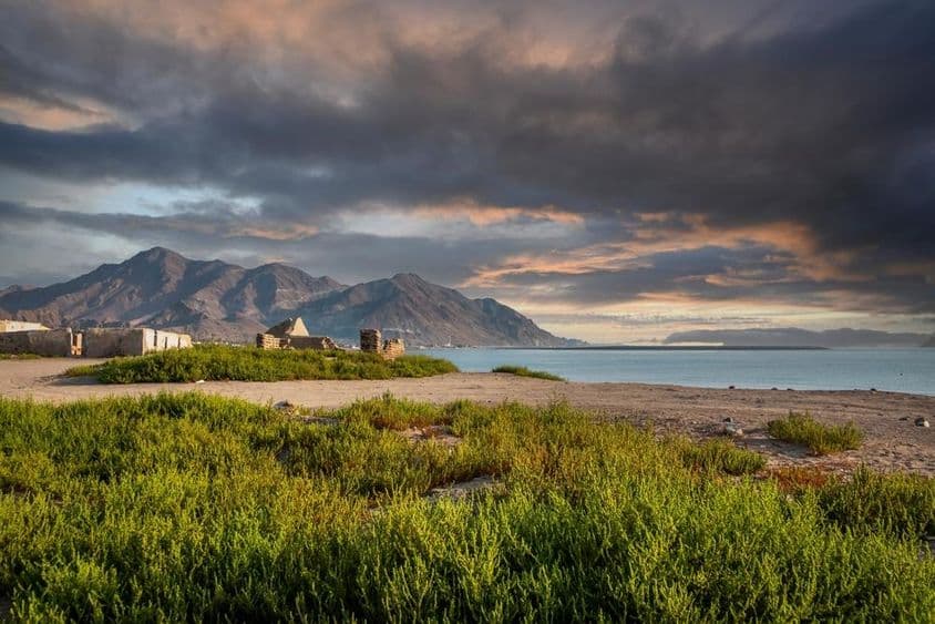Vista costeira bonita de Fujairah.