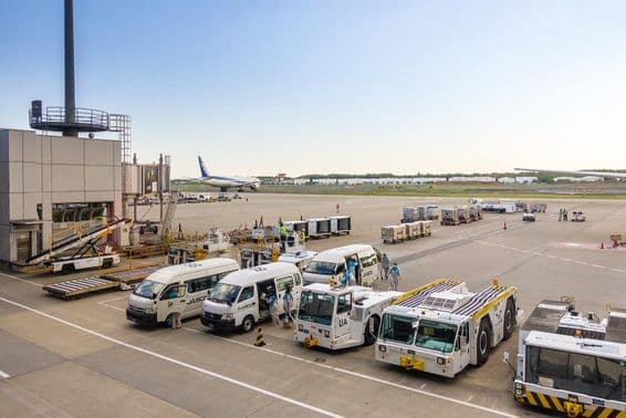 Veículos de serviço terrestre de aeronaves.