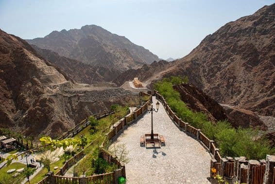 Belo parque nas montanhas de Sharjah.