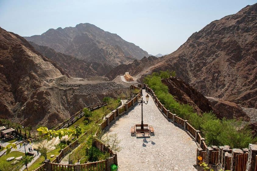 Belo parque nas montanhas de Sharjah.