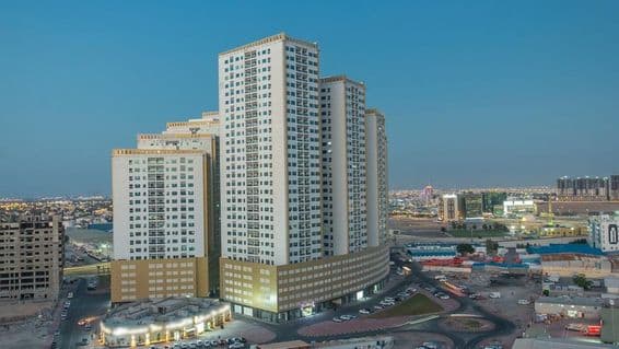 Torres residenciais de Ajman na cidade.