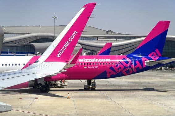 Airbus a321 da companhia aérea Wizz Air no aeroporto internacional de Zayed.