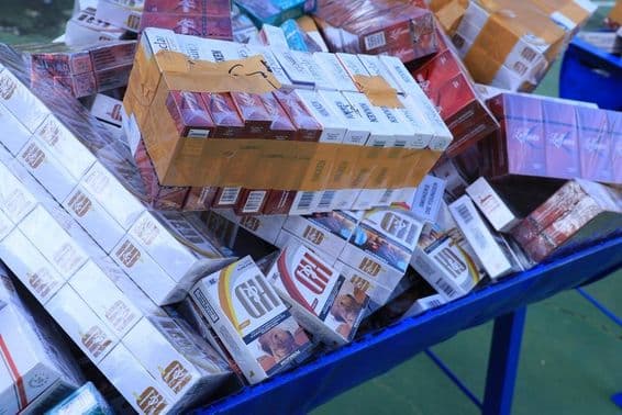 Cigarros ilegais apreendidos.