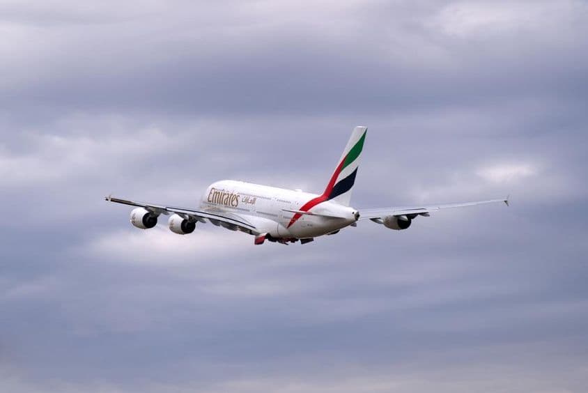 Emirates Airbus A380-861, registro A6-EEY, aeronave de passageiros.