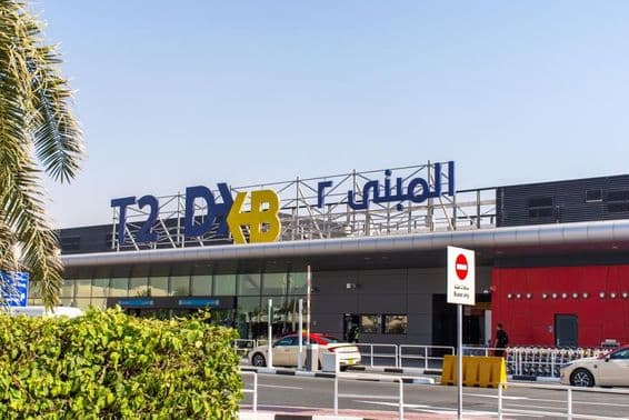 Entrada do Terminal 2 no Aeroporto Internacional de Dubai.