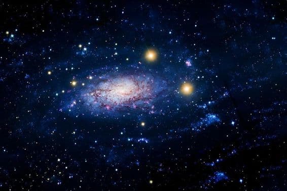 Galáxia azul no céu.