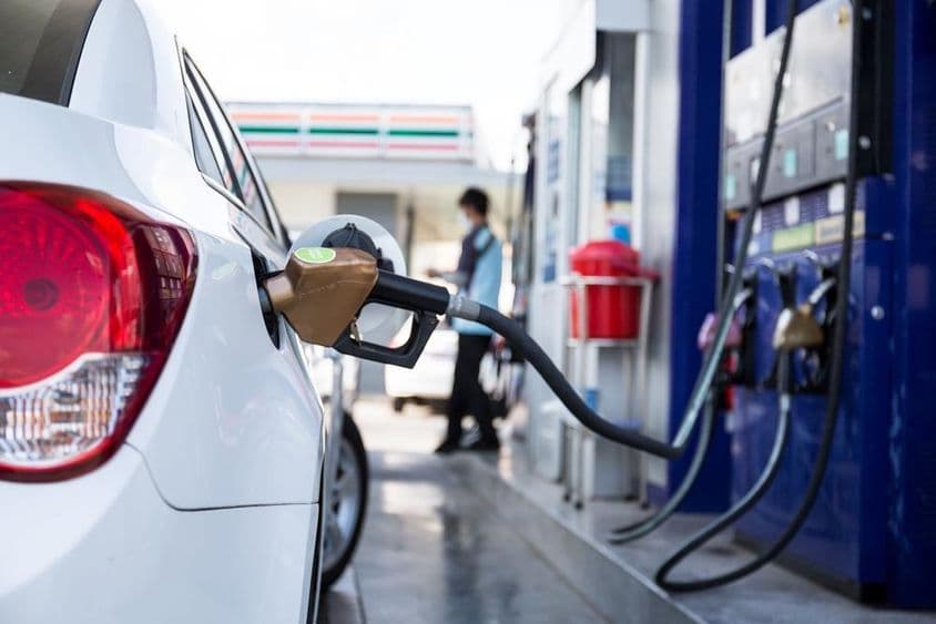 Bombas de combustível em um posto de gasolina.