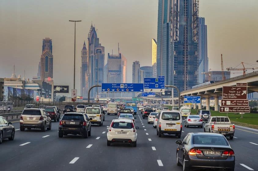 Engarrafamento na Sheikh Zayed Road em Dubai.