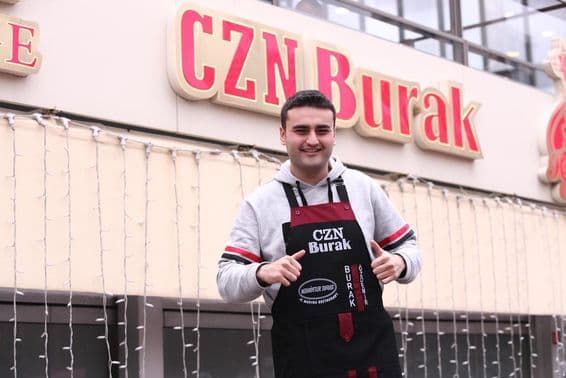 Retrato do famoso chef turco, CZN Burak Özdemir.