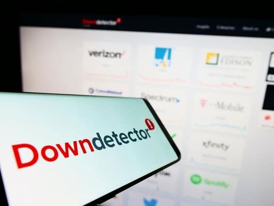 A tela antes de um site apresentando a plataforma online Downdetector.