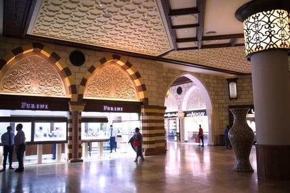 Centro comercial Dubai Mall, o maior local de compras do mundo.