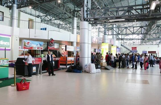 KATHMANDU, NEPAL Aeroporto Internacional Tribhuvan, terminal doméstico.