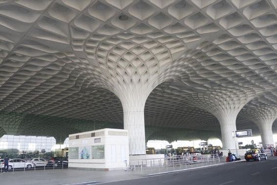 Vista externa do Aeroporto Internacional de Mumbai.