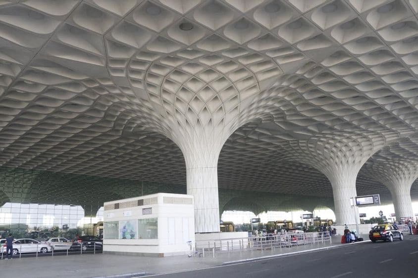 Vista externa do Aeroporto Internacional de Mumbai.