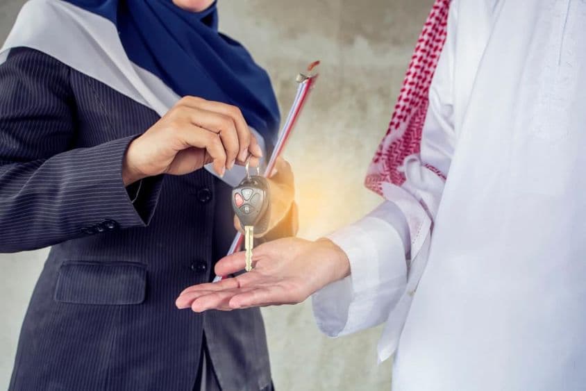 Entrega de chaves a um inquilino.