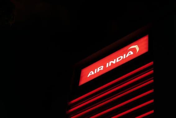 Imagem do logotipo da Air India contra um fundo preto.