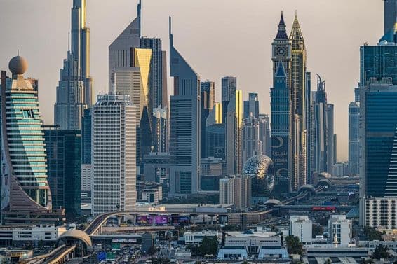 Vista de arranha-céus em Dubai, Emirados Árabes Unidos.
