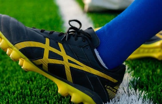 Estádio de Dubai e uma chuteira.