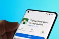 O aplicativo Taptap Send exibido em um smartphone.