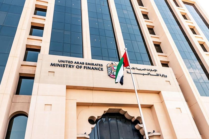 O majestoso edifício do Ministério das Finanças dos Emirados Árabes Unidos em Dubai.