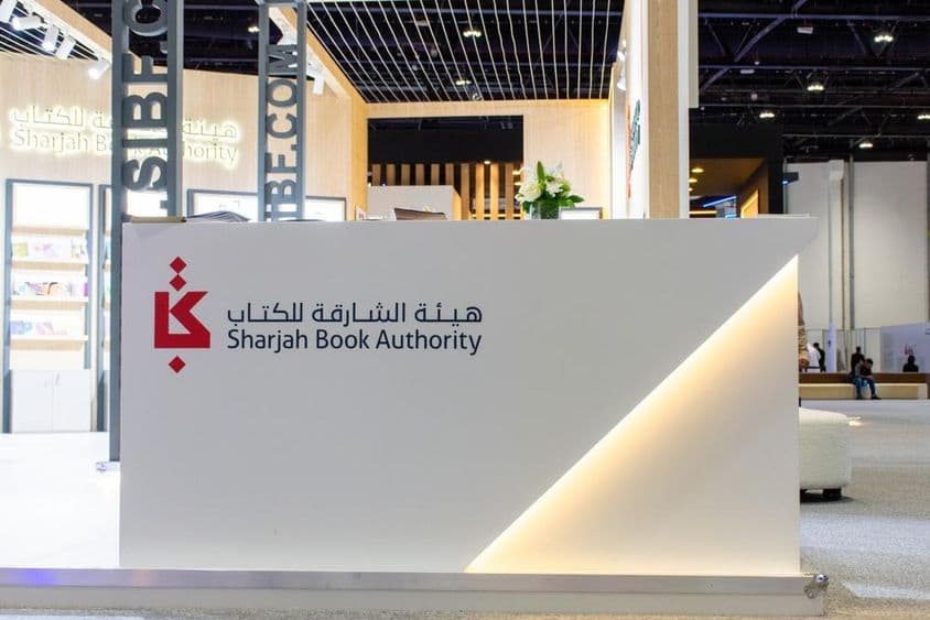Pavilhão da Autoridade do Livro de Sharjah na Feira Internacional do Livro de Abu Dhabi 2024.
