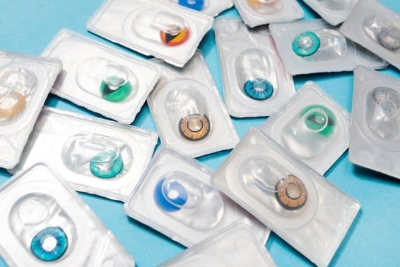 Lentes de contato coloridas para Halloween.