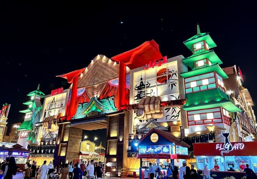 Entrada do pavilhão do Japão, um portal para a Global Village.