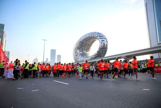 Este evento Dubai Run reuniu 226.000 participantes para o maior evento de corrida comunitária do mundo.