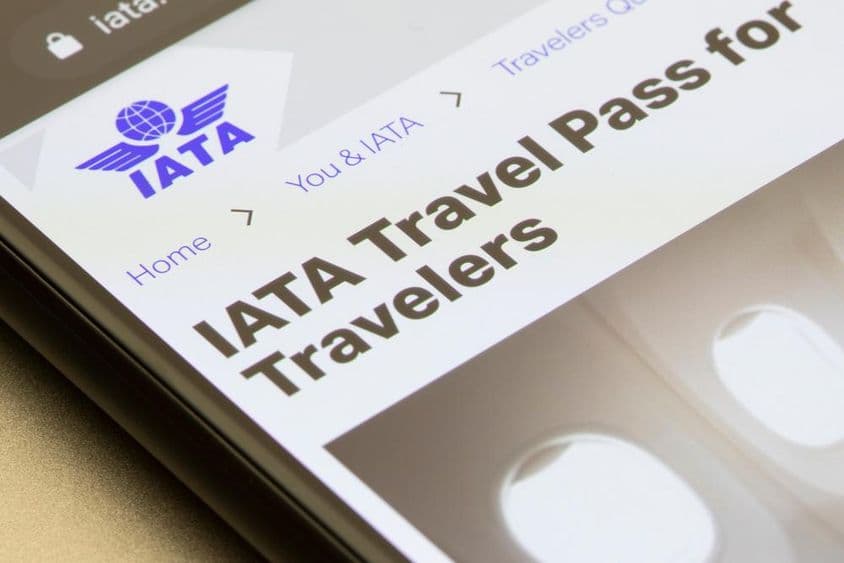 A página introdutória do passe de viagem da IATA é visível.