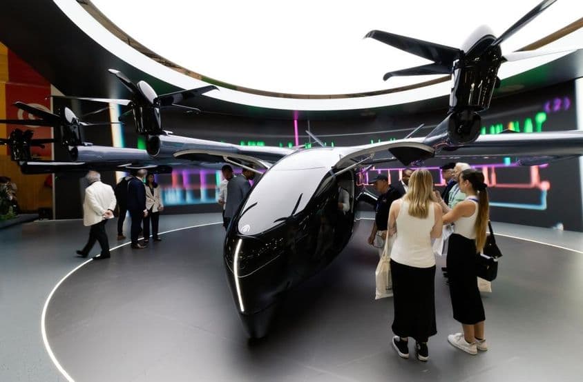 Táxi elétrico eVTOL Midnight da Archer Aviation em exibição.